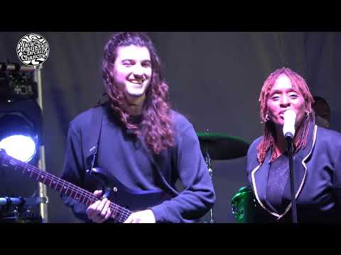 Cover - Prince "Kiss" With special intro by Drew - Yaya Diamond and The Dream Chasers