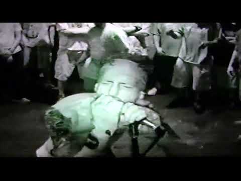 EVERYBODY GETS HURT LIVE(2001)