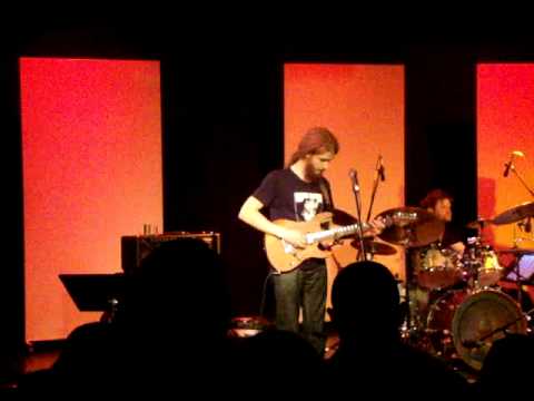 Guthrie Govan- King of the Hill Theme @ Alvas showroom