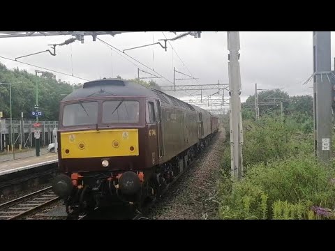 Class 47746 + 57010 speed through Leighton Buzzard.