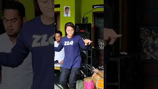 Download lagu Dangdut sebotol minuman mp3 Download lagu Dangdut sebotol minuman mp3