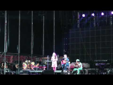 Lya y José Carlos Gómez (Teloneros ALEJANDRO SANZ en Córdoba) En un rincón de mi pecho