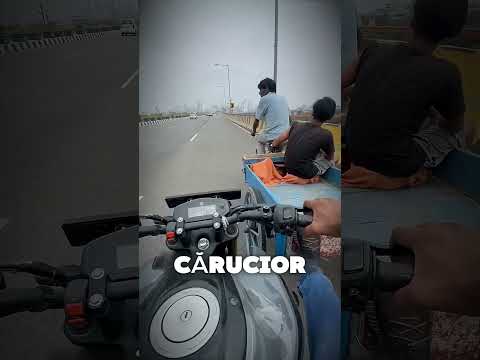 Motociclistul l-a ajutat pe acest bătrân ❤️ #curiozitati