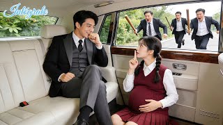 Vendue à un vieil homme ? Étudiante enceinte se cache dans une voiture… mais c’est son ONS, PDG !