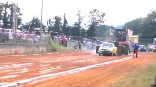 preview picture of video 'Albany, KY pull.  Mini Trucks and one LLSS'
