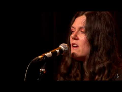 Lilly Hiatt - Records (eTown webisode #1367)