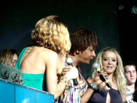 Silvetty Montilla ,  Amanda e Joe Welch na Blue Space (By Sullivan)