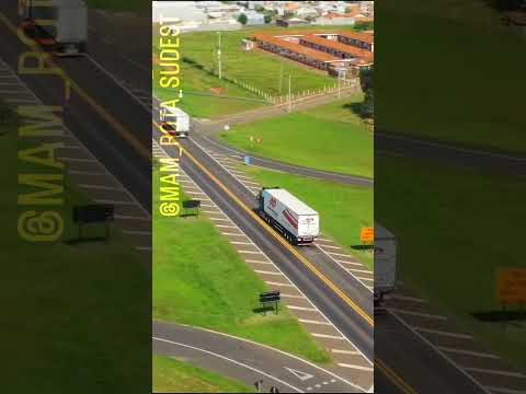 "Cruzando as estradas de Paraguaçu Paulista e levando o desenvolvimento do país! 🚚💨"