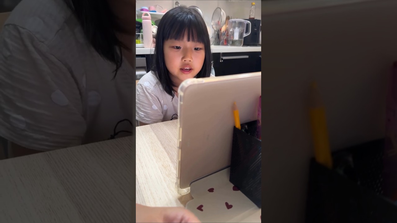 낯가림 심한 우리 아이, 웃게 만든 Mica 선생님