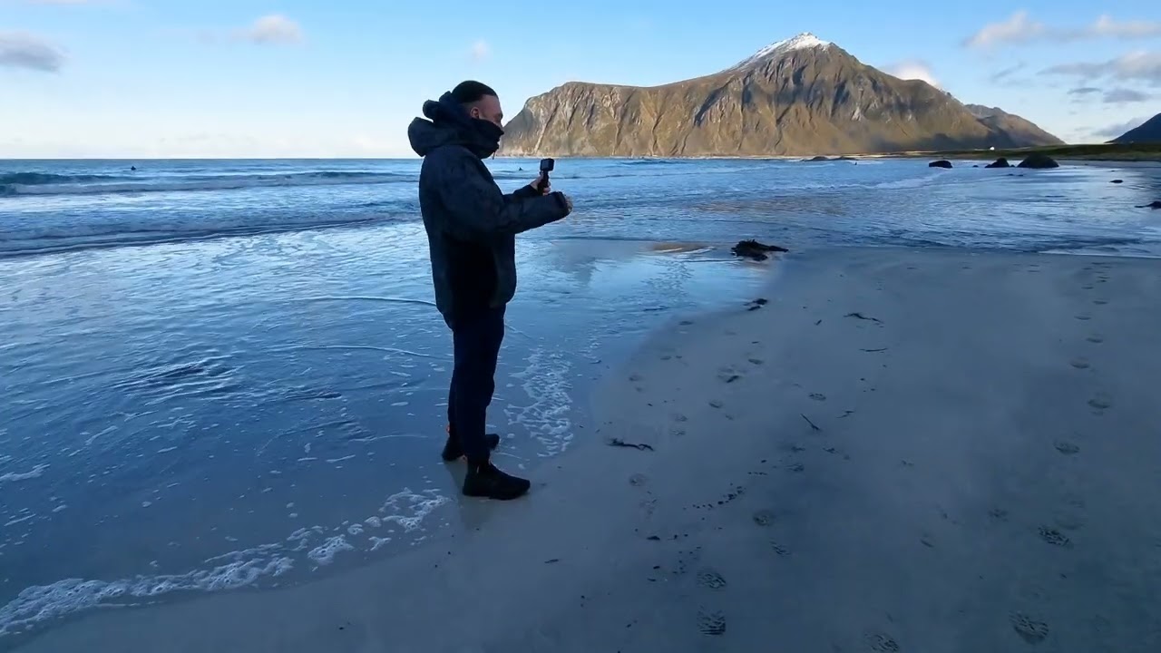 Experience a virtual tour to Skagsanden Beach.