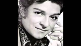 Zeki Müren - Gözlerini Gözlerimden Ayırma Hiç