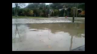 preview picture of video 'Conegliano, 11.11.2012 - Il fiume Monticano straripa in zona Colnù (piscine)'