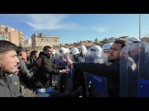 Video Thumbnail: Pro-Kurd protesters clash with Turkish police at Syrian border | AFP