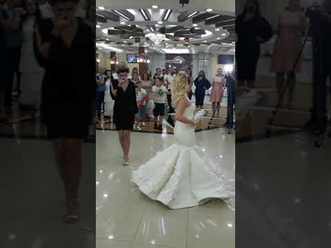 ne dasmen e libertes dy motrat dona dhe berta