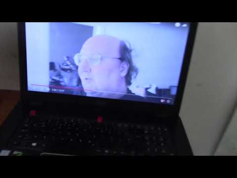 MongoTV_1069 - Flytter Min 2 År Gamle Reserve Acer Bærbar Op På Lille Skrivebord