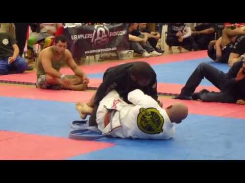 BJJ Pro Cup 2013 - Blue Adult - Middle Heavy - Semi-Finals