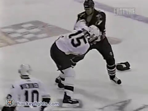 Chris Gratton vs Wayne Primeau