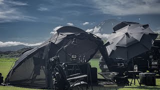 ブラックキャンプvsホワイトキャンプ！絶景を目の前にキャンプギアを拗らせた男たちの闘い。神ギア、最新ギアからガレージブランドまで勢揃い！