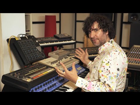 Mathew Jonson Presents His Synthesizer Favourites: Simmons SDS 800 (Electronic Beats TV)