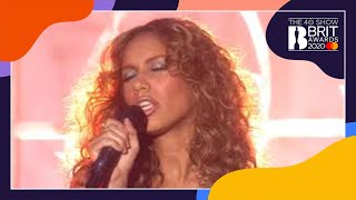 Leona Lewis - Bleeding Love (live at The BRIT Awards 2008)