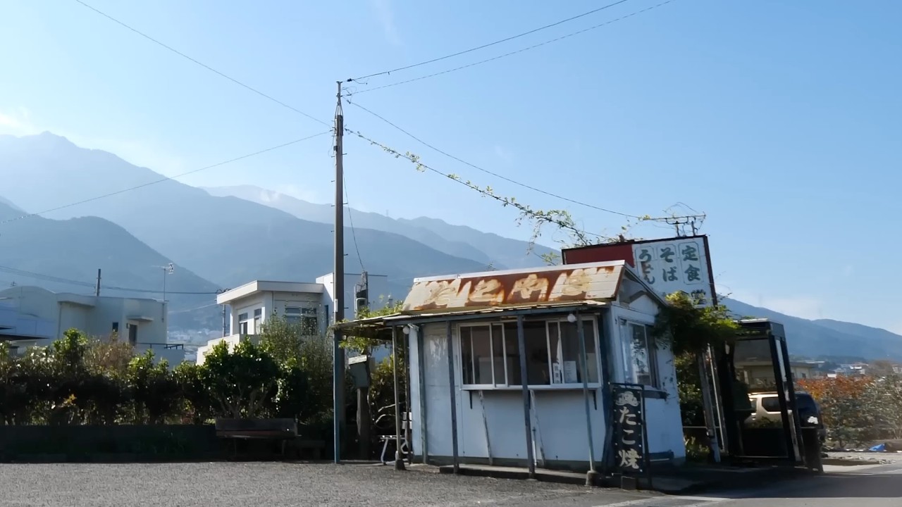 ９９歳スーパーおばあちゃんが店に立ち続けるポツンと佇むたこ焼き食堂