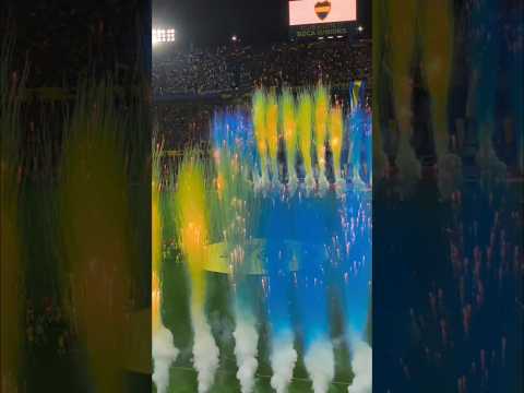"GRAN RECIBIMIENTO DE BOCA VS INDEPENDIENTE #shorts #bocajuniors #labombonera #futbol" Barra: La 12 &bull; Club: Boca Juniors