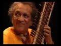 Ustad Zakir Hussain - Amazing Rare Tabla Solo Part while accompanying Pandit Ravi Shankar