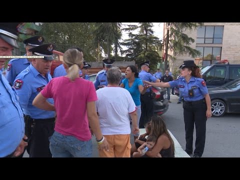 Report TV - Nuk pranojnë largimin nga konvikti banorët konfliktohen me policinë