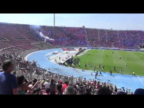 "Entrada de Colo Colo al Superclásico" Barra: Garra Blanca • Club: Colo-Colo