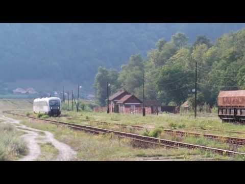 Lotru: sosire tren R 2070 (Sibiu - Craiova) -Sageata Albastra 96-2030-3
