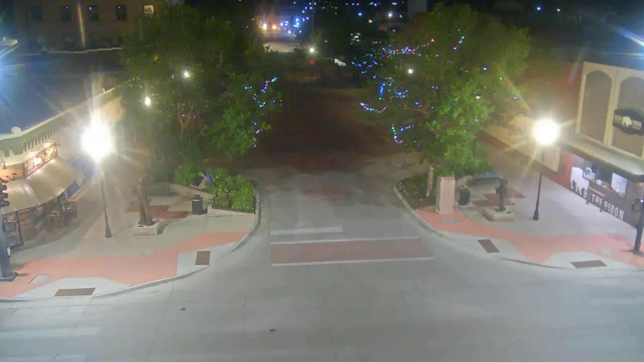 Live webcam view of Grinnell Street Downtown View
