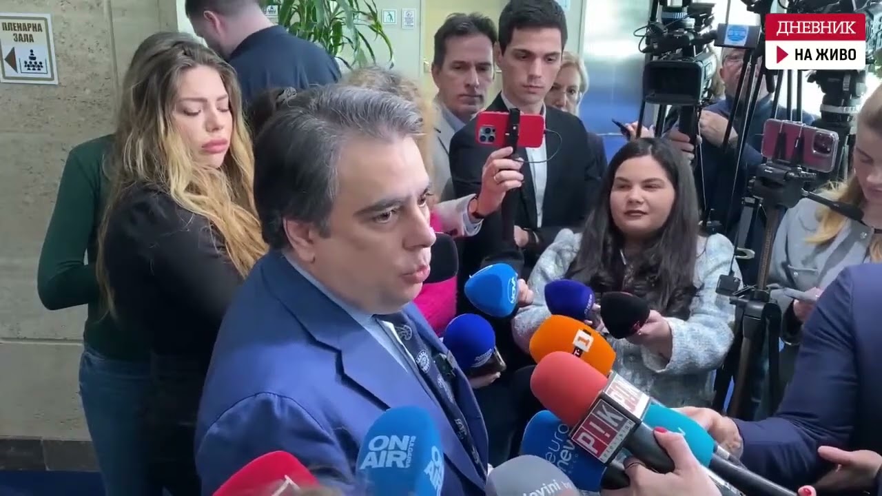 Асен Василев каза, че Бойко Борисов се държи по темата за еврото като ученик, който се оплаква, че домашното е много трудно, а в същото време е ритал мач. 
