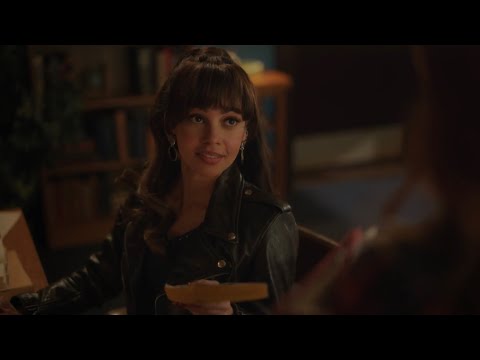 Cheryl Gives Toni Her Book Back Riverdale 7x06