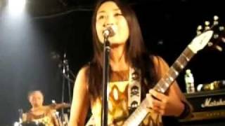 Shonen Knife &quot;Space Christmas&quot;