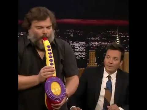 #JackBlack performs his legendary sax-a-boom with The Roots #jimmyfallonshow 😅📷