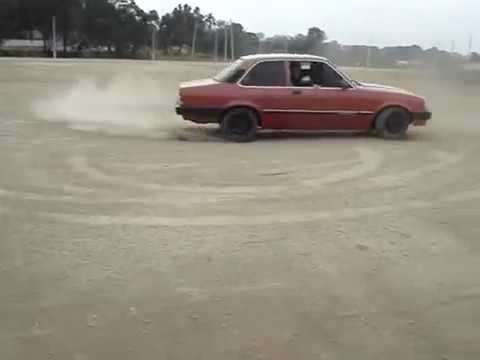 Piloto Cleiton - Equipe Alves - Stt manobras na terra.wmv