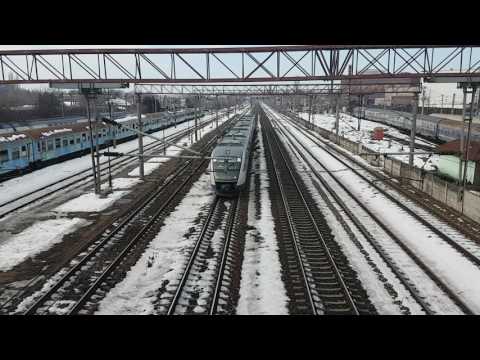 Automotor Siemens Desiro SR20D „Săgeata Albastră” la Halta Basarab [pasarela Prunariu]