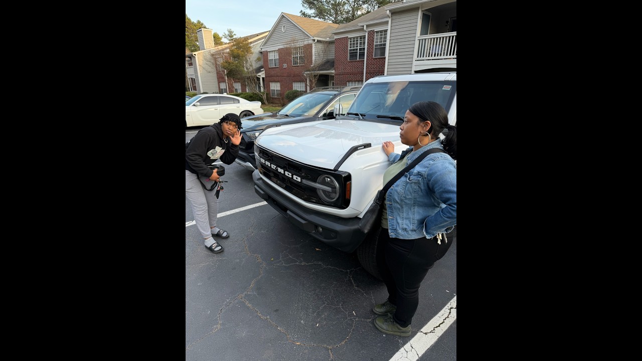 Lacreesha’s car won’t start! Her neighbor “Marlisha” walks out at the right time