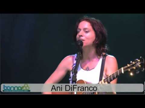 Ani DiFranco - Manhole (Live 2009)