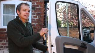 How to manually lock the doors on a Fiat Ducato after disconnecting the battery