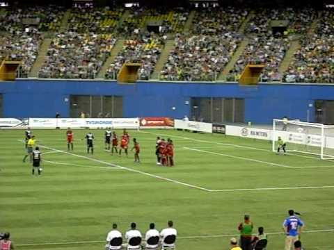 Bordeaux contre Guingamp Free kick by Fernando Menegazzo
