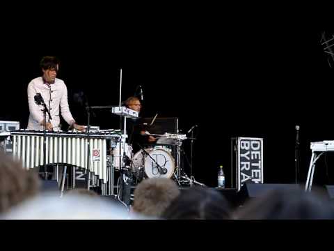 Detektivbyrån Live @ Kungstorget GBG - Martin Molin on Theremin during "Partyland"