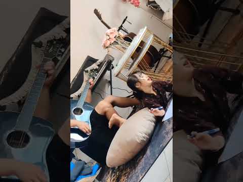 Nyanyi bareng Khalisa yang sangat menghayati #kiddos #hehe