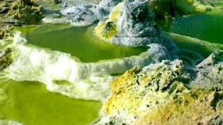 preview picture of video 'Danakil: Sulphur pools (2)'