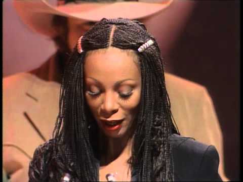 Donna Summer wins Favorite Pop Single- AMA 1980