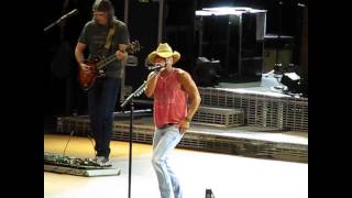 Kenny Chesney Louisville 041715 Intro   Drink It Up