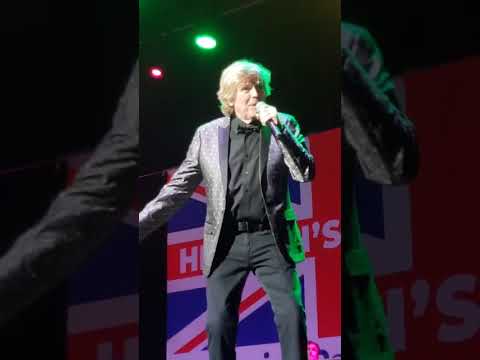 77 year old legend still has the moves! Herman's Hermits singer Peter Noone live in 2025