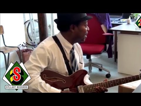 Dally Kimoko at the Syllart Records Office (Paris - 2014)