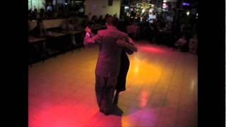 Daniel Nacucchio y Cristina Sosa Bailan en MILONGA 10