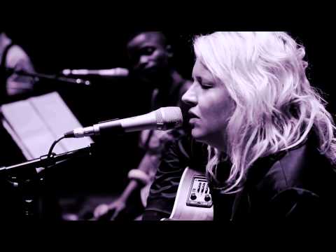 "SUZANNE"- Karen Zoid + Zolani Mahola (Freshlyground)